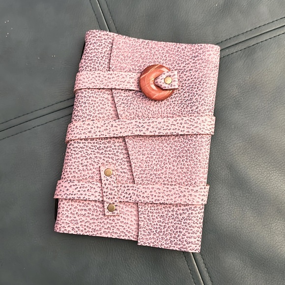 Portland Leather Goods lilac wrap journal with button - Picture 1 of 4